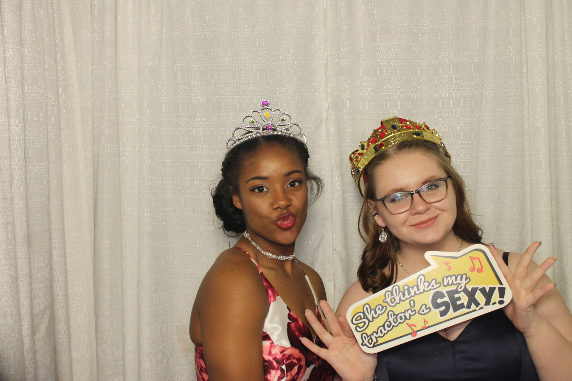 Preble Shawnee HS Prom | View more photos from the event at gallery.photoboothcincy.com/u/PhotoBoothCincy/Preble-Shawnee-HS-Prom